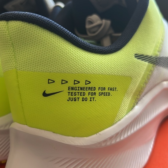 These are a men’s size 10 Nike Quest 4 - Picture 4 of 6